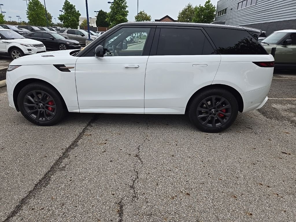 Certified Used 2023 Fuji White Land Rover SE Dynamic image 8
