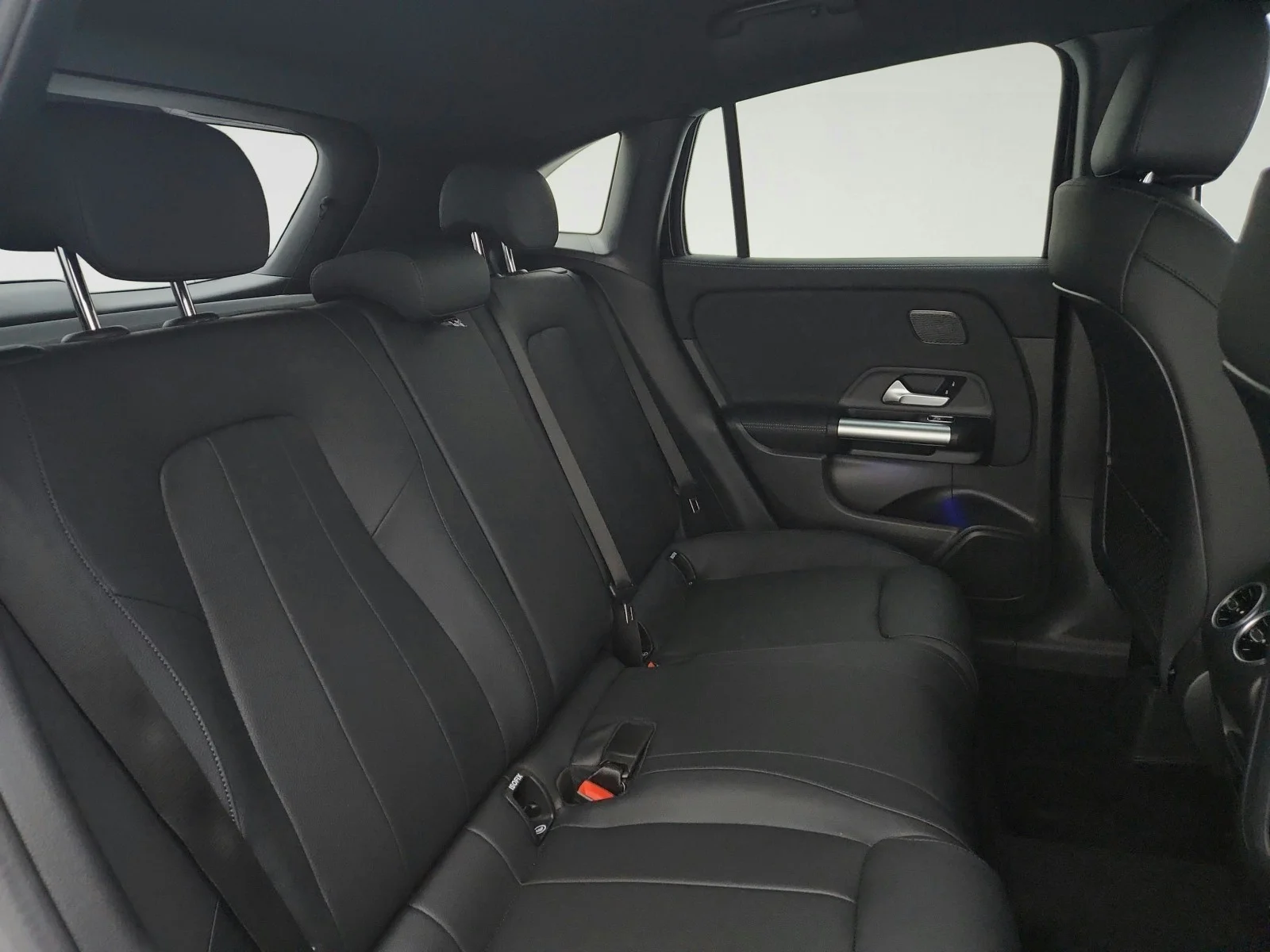Used 2025 Night Black Mercedes-Benz GLA 250 image 32