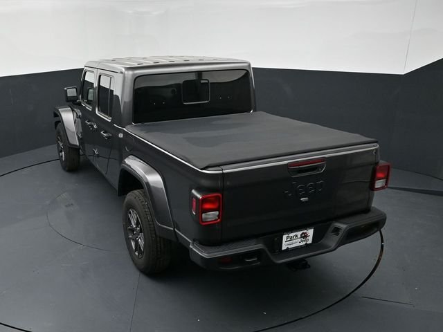 New 2026 Granite Crystal Metallic Clear-Coat Exterior Paint Jeep Sport S image 16