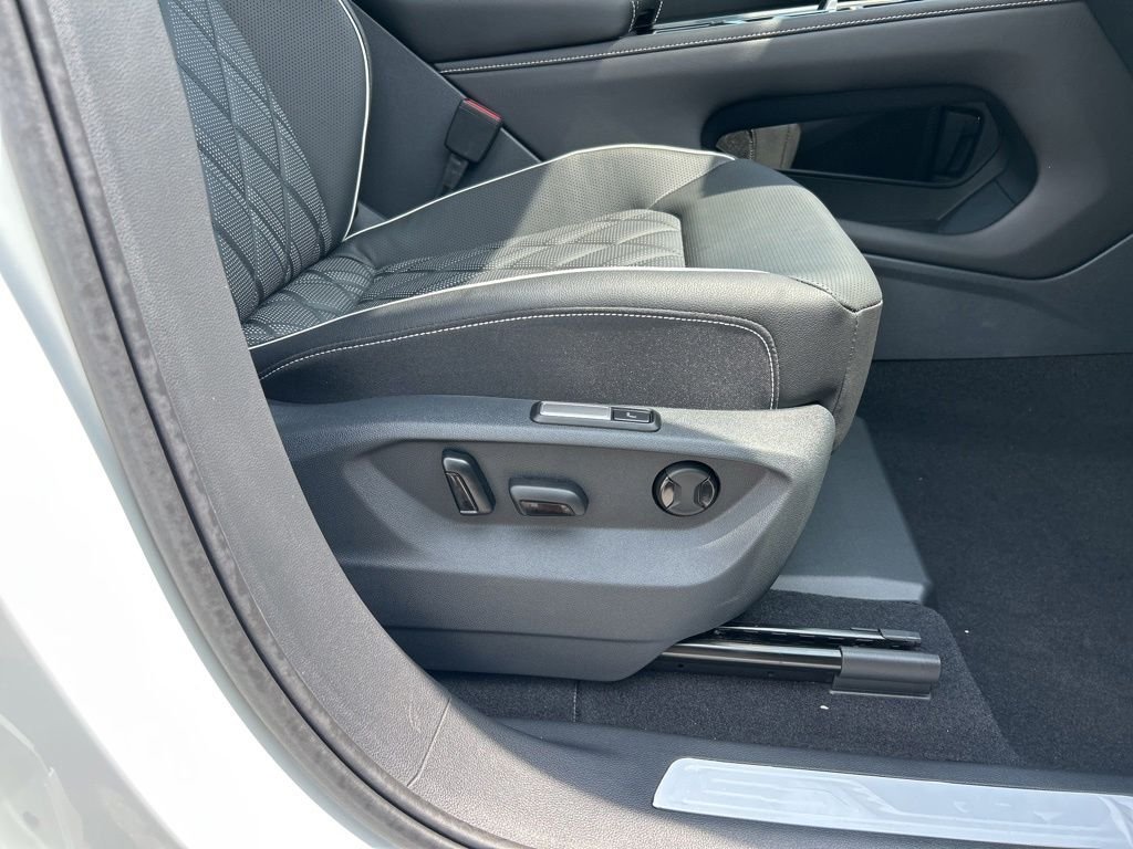 New 2026 White Volkswagen 2.0T SEL Premium R-Line image 43
