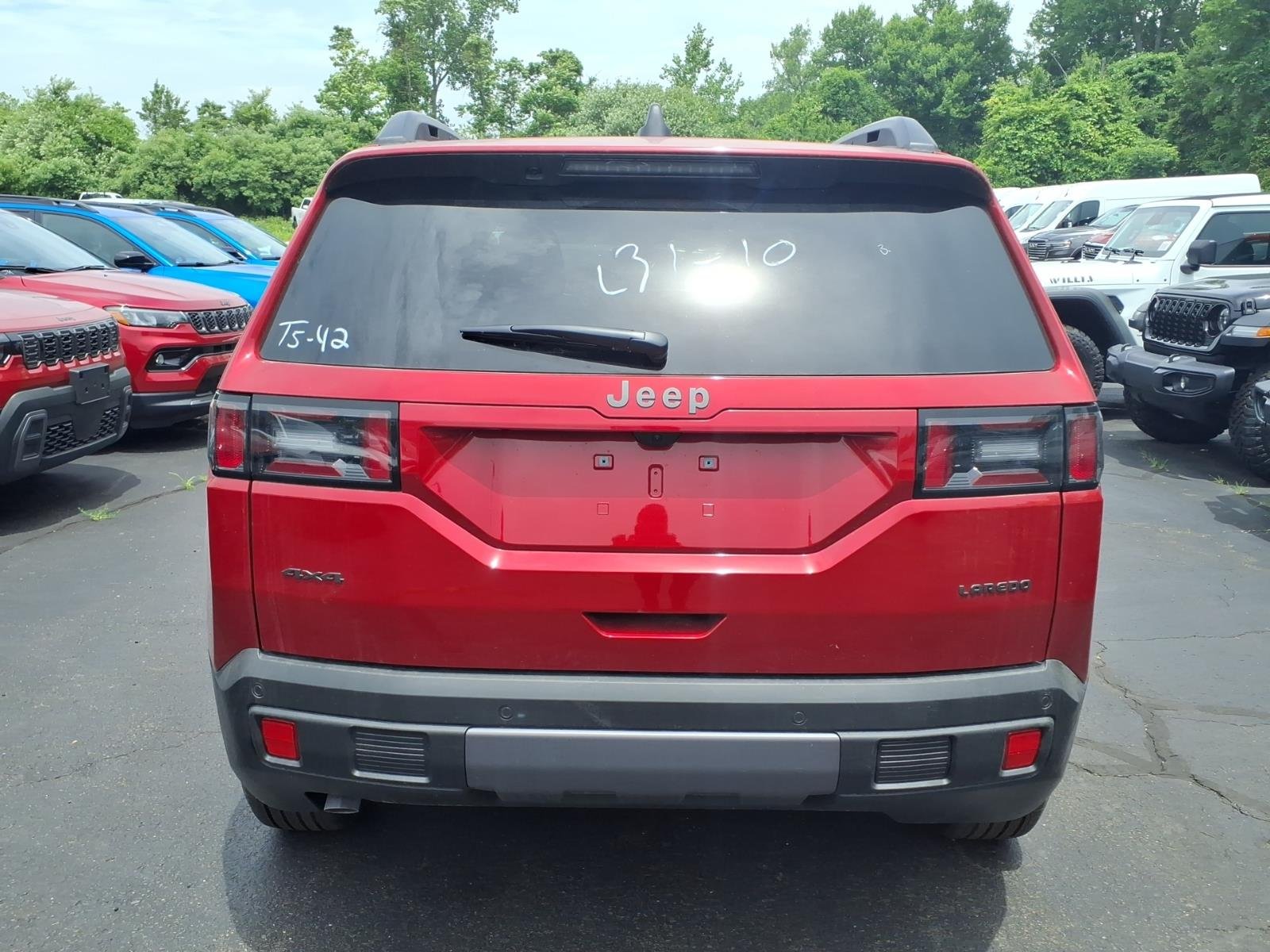 New 2026 Red Hot Pearl-Coat Exterior Paint Jeep Laredo image 5