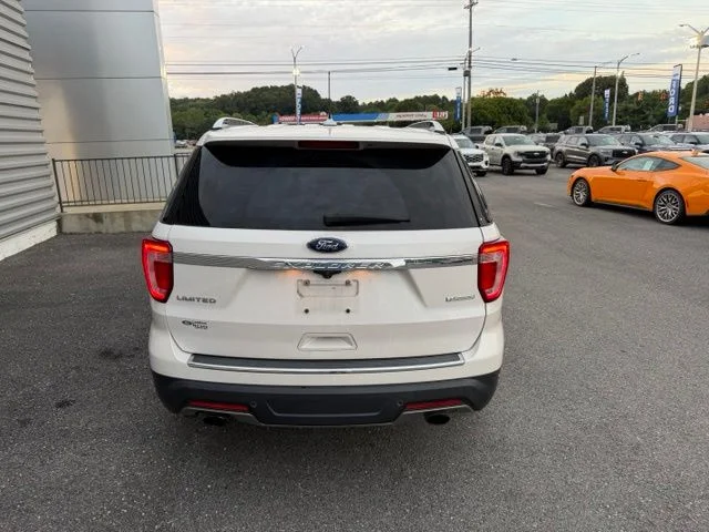 Used 2018 White Ford Limited image 3