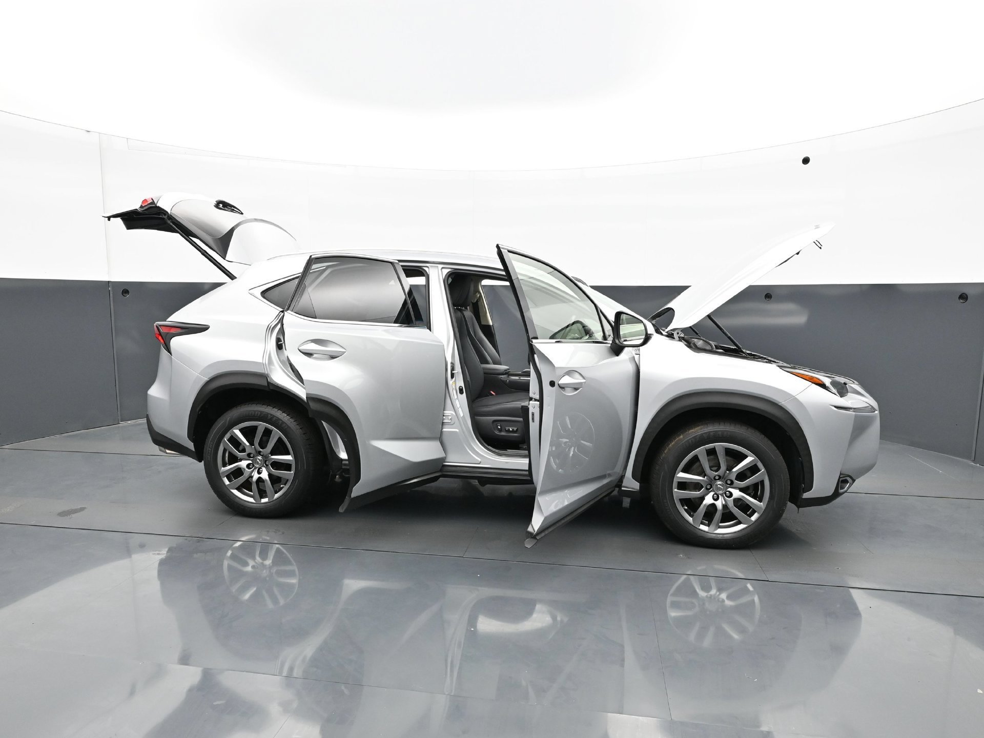 Used 2015 Silver Lexus 200t image 41