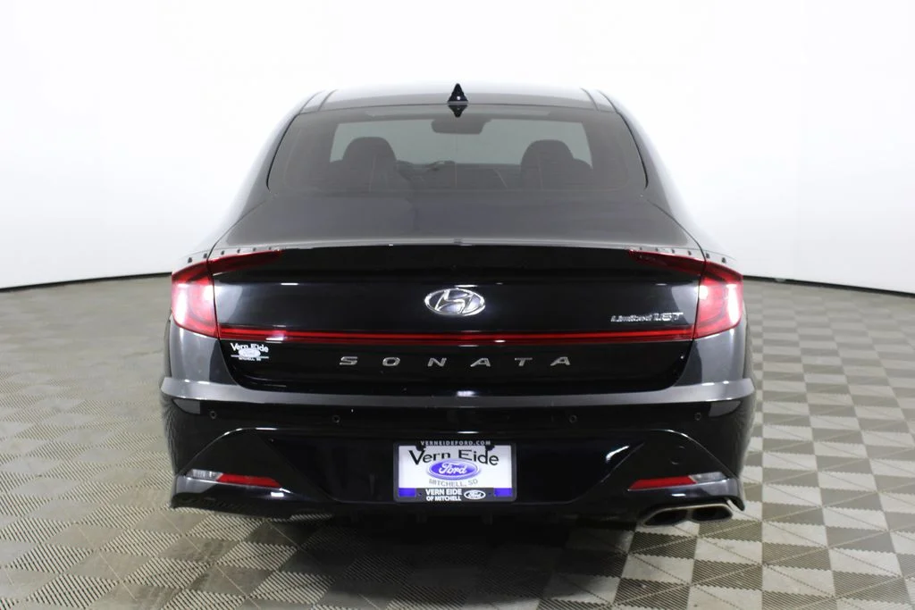 Used 2022 Phantom Black Hyundai Limited image 6