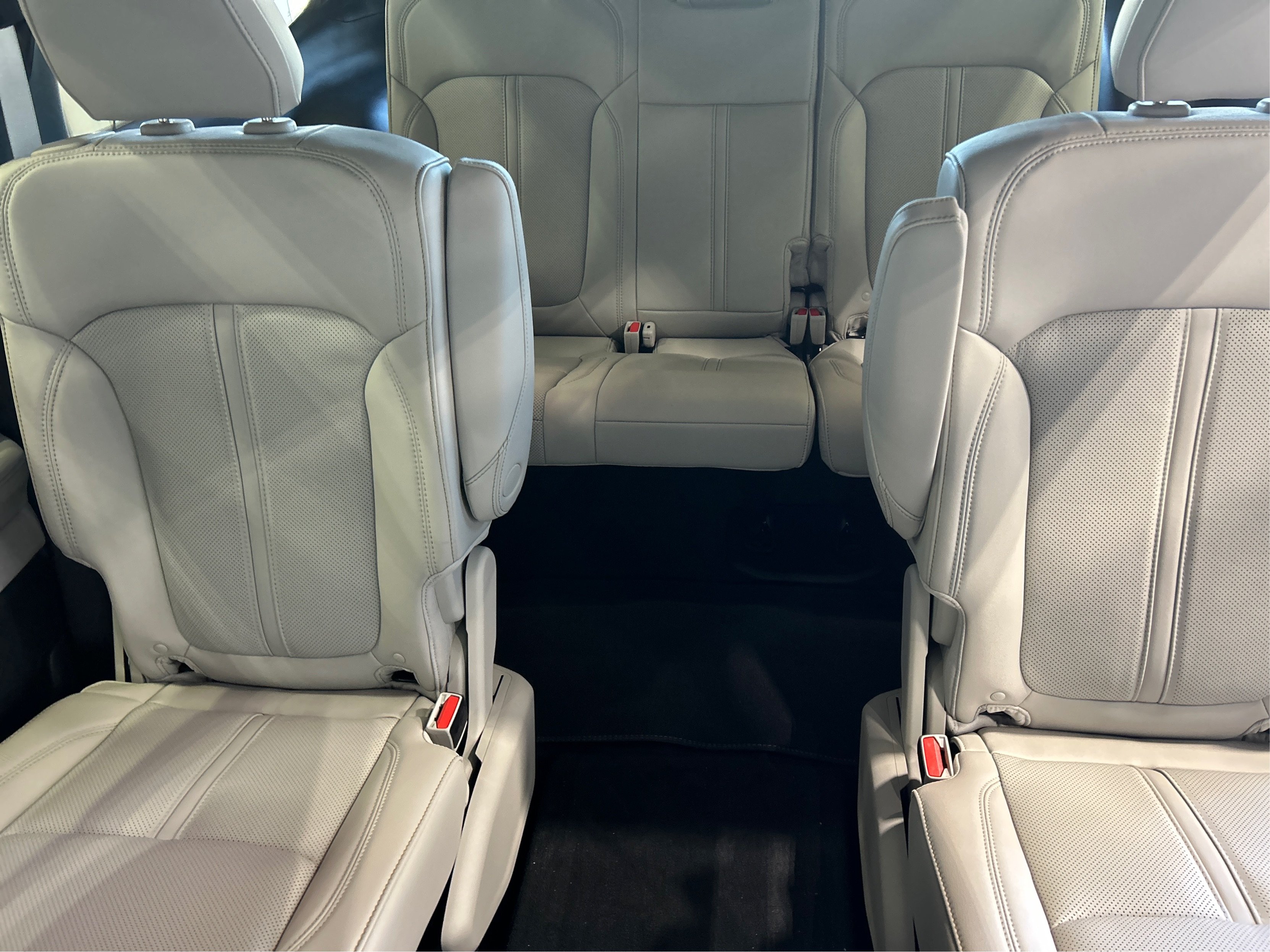 New 2026 Steel Blue Exterior Paint Jeep Limited Reserve image 14