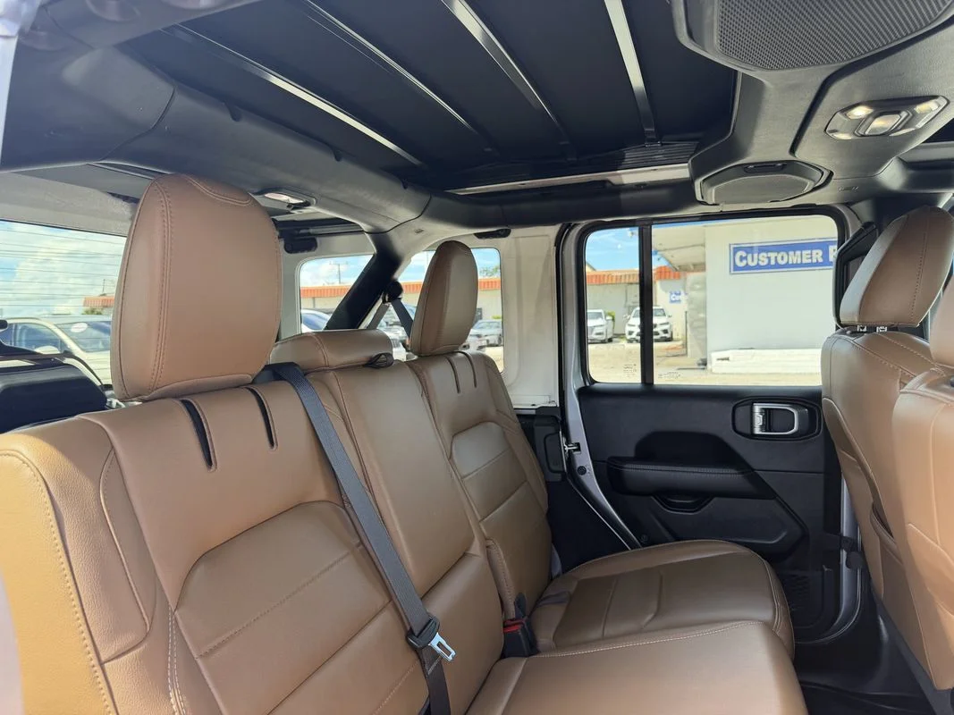 Used 2021  Jeep Unlimited Sahara image 16