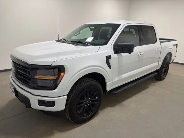 New 2026 Oxford White Ford XLT image 7