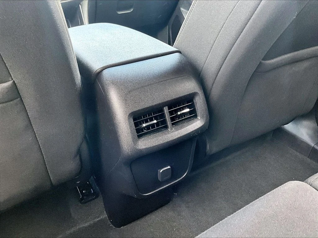 Used 2018 Silver Chevrolet LT image 13