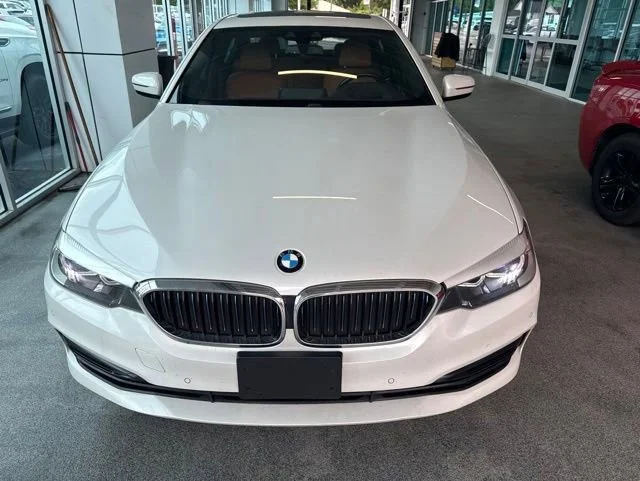 Used 2018 Mineral White Metallic BMW 530e iPerformance image 2