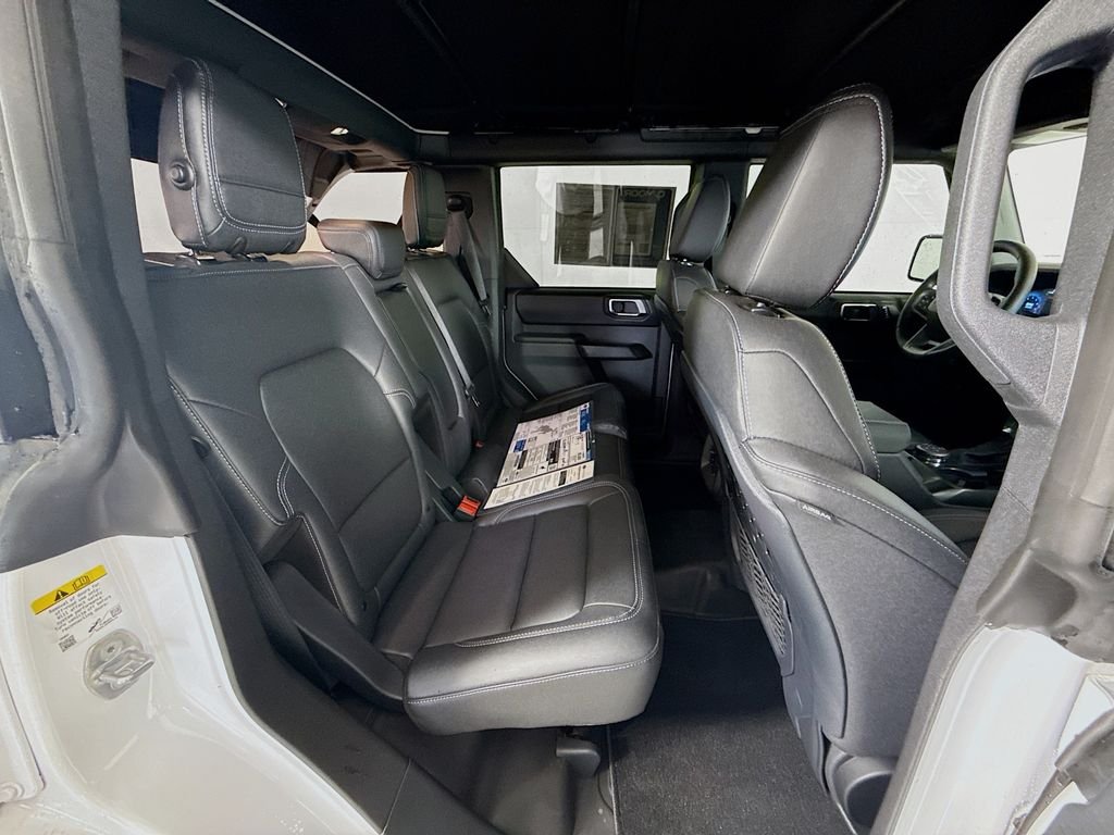 Used 2025 Oxford White Ford Badlands image 27