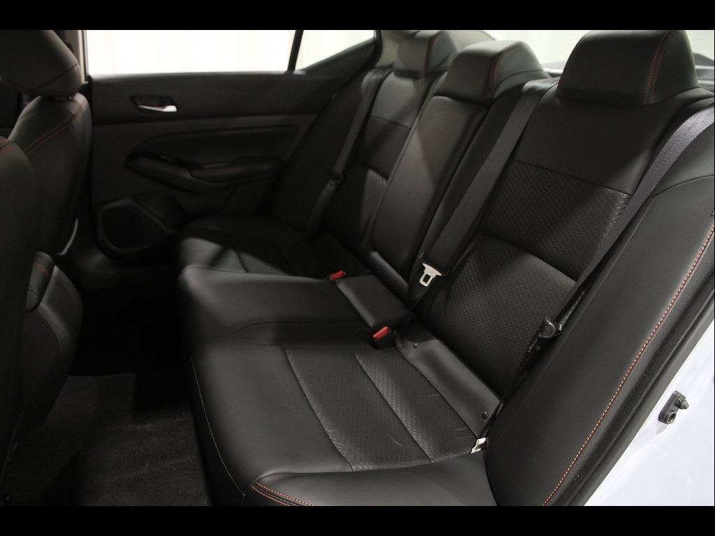 2025 Nissan Altima SR - Photo 17