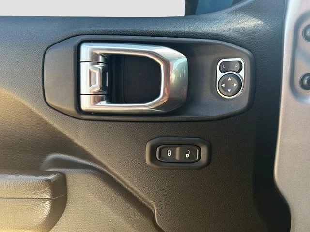 Used 2022 Silver Jeep Unlimited Sport Altitude image 18