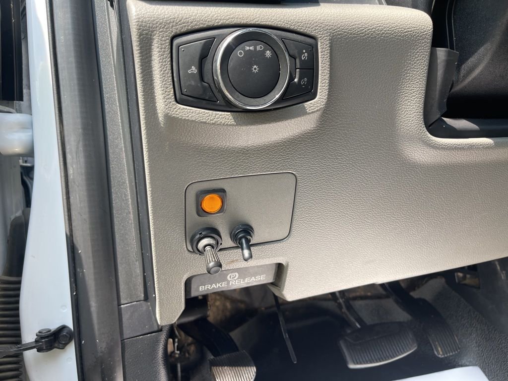 2019 Ford F-350 Super Duty Chassis Cab XL - Photo 29