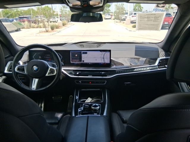 Used 2024 Gray BMW xDrive40i image 10