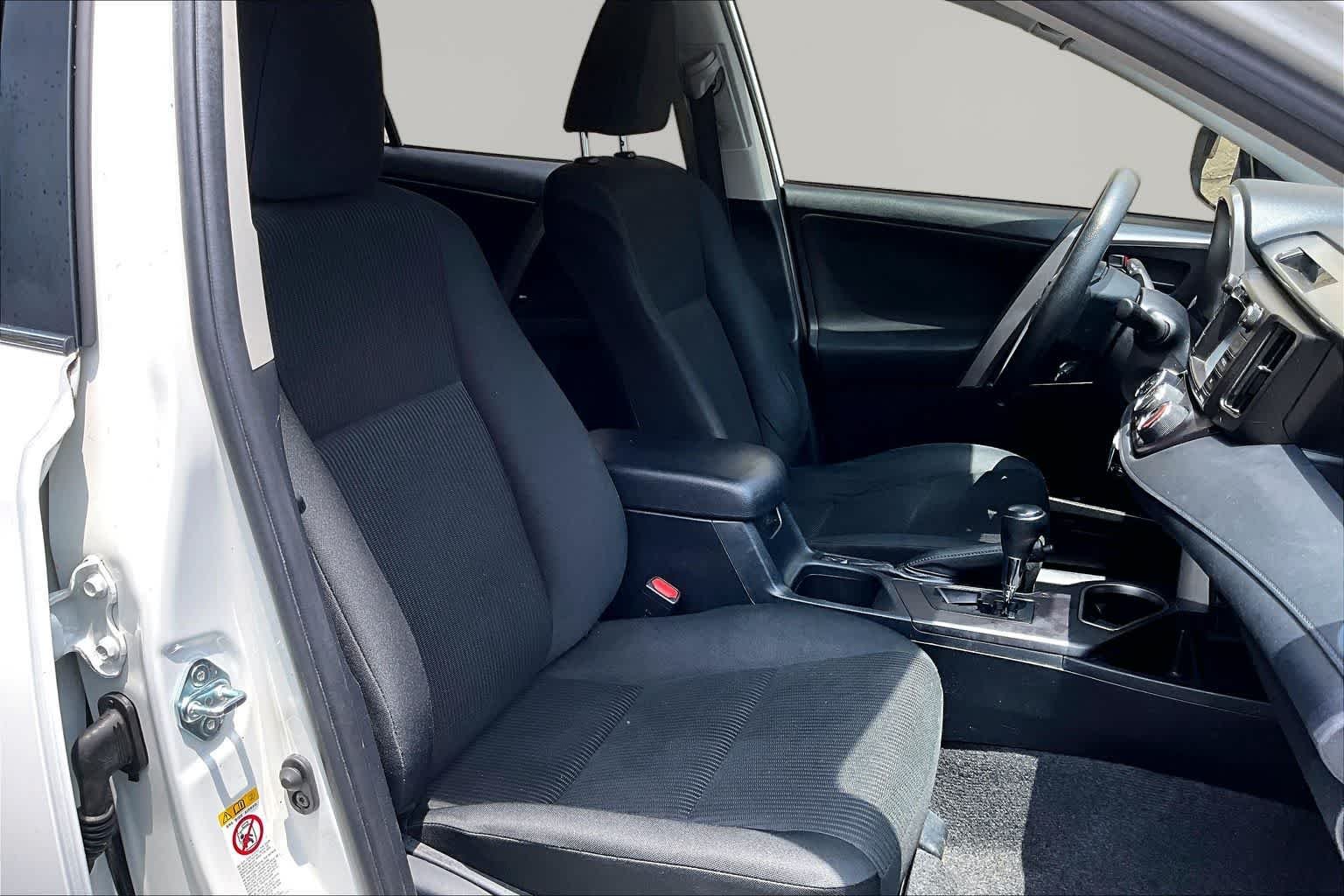 Used 2018 Super White Toyota LE image 9
