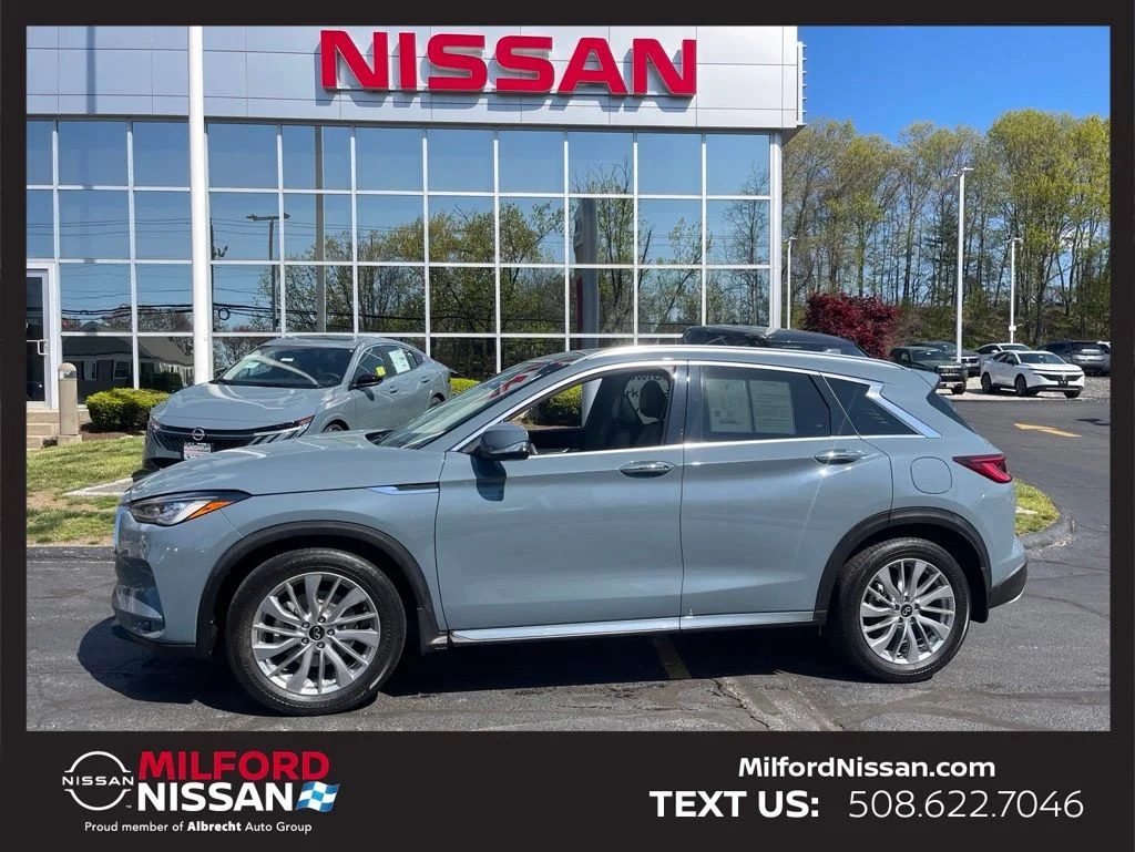 Used 2023 Gray INFINITI LUXE image 2