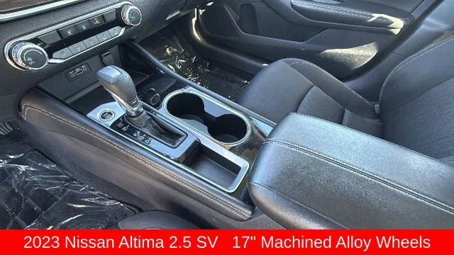 2023 Nissan Altima SV - Photo 13