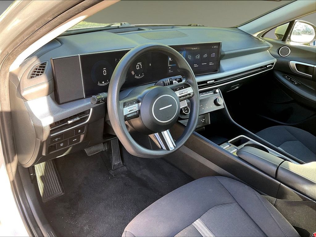 Used 2024 Silver Hyundai SEL image 8