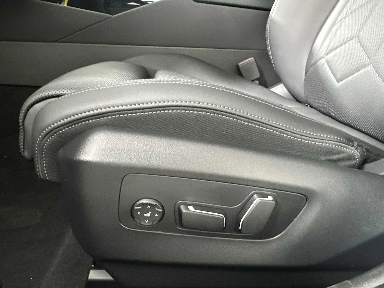 2026 BMW 5 Series 530i - Photo 12