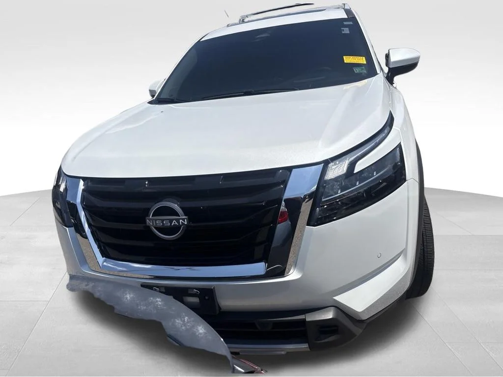 Used 2025 White Nissan Platinum image 4