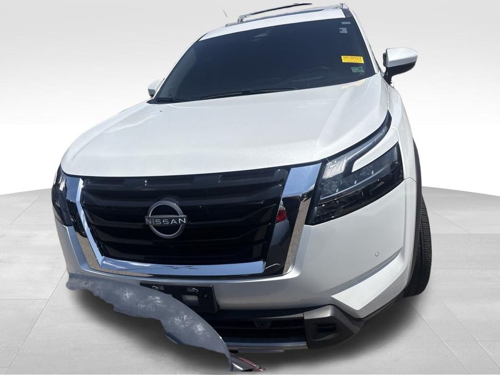 Used 2025 White Nissan Platinum image 4