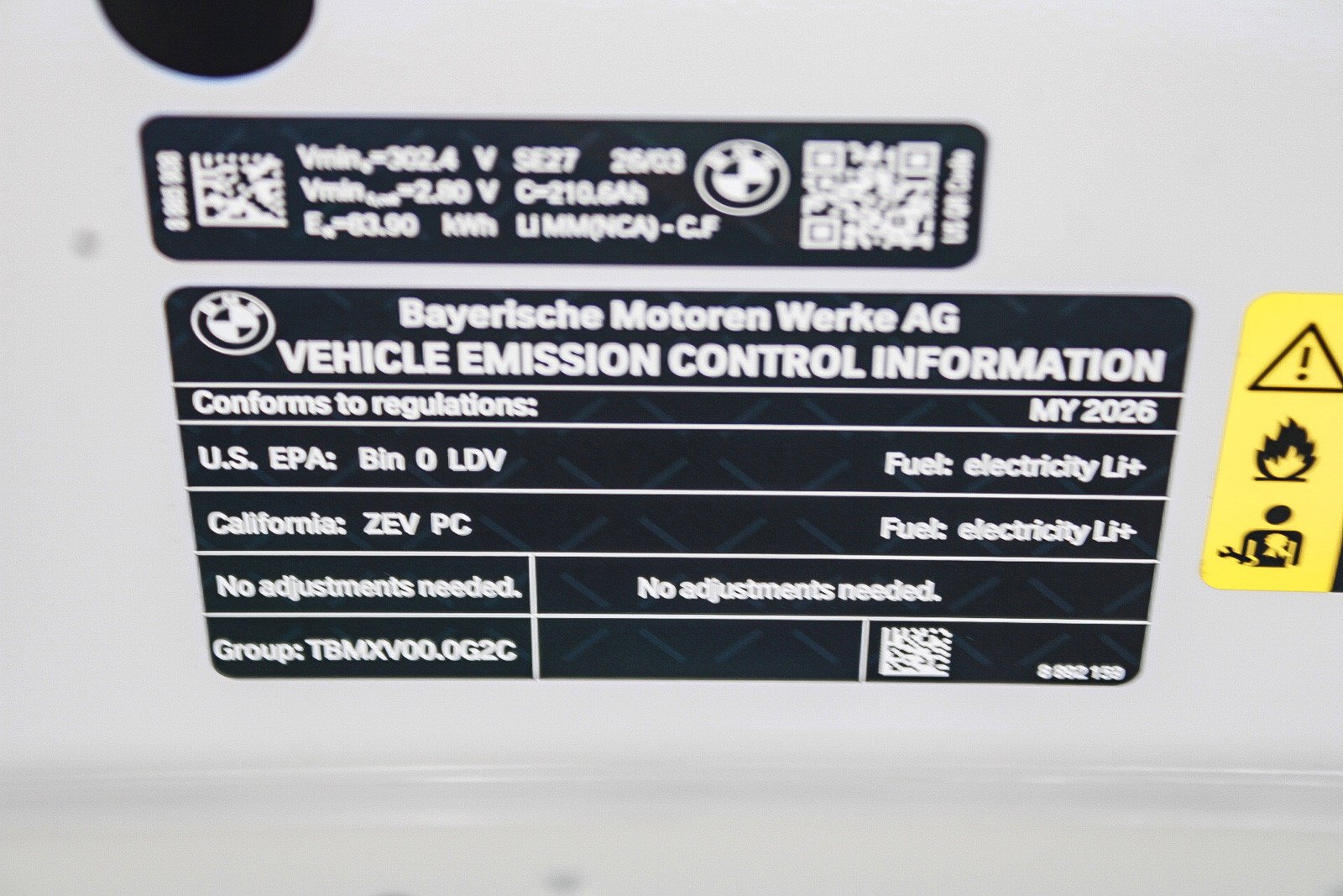 New 2026 Mineral White Metallic BMW xDrive40 image 27