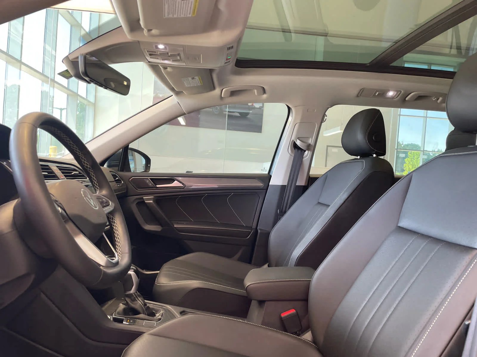 Certified Used 2023 Platinum Gray Metallic Volkswagen SE image 5