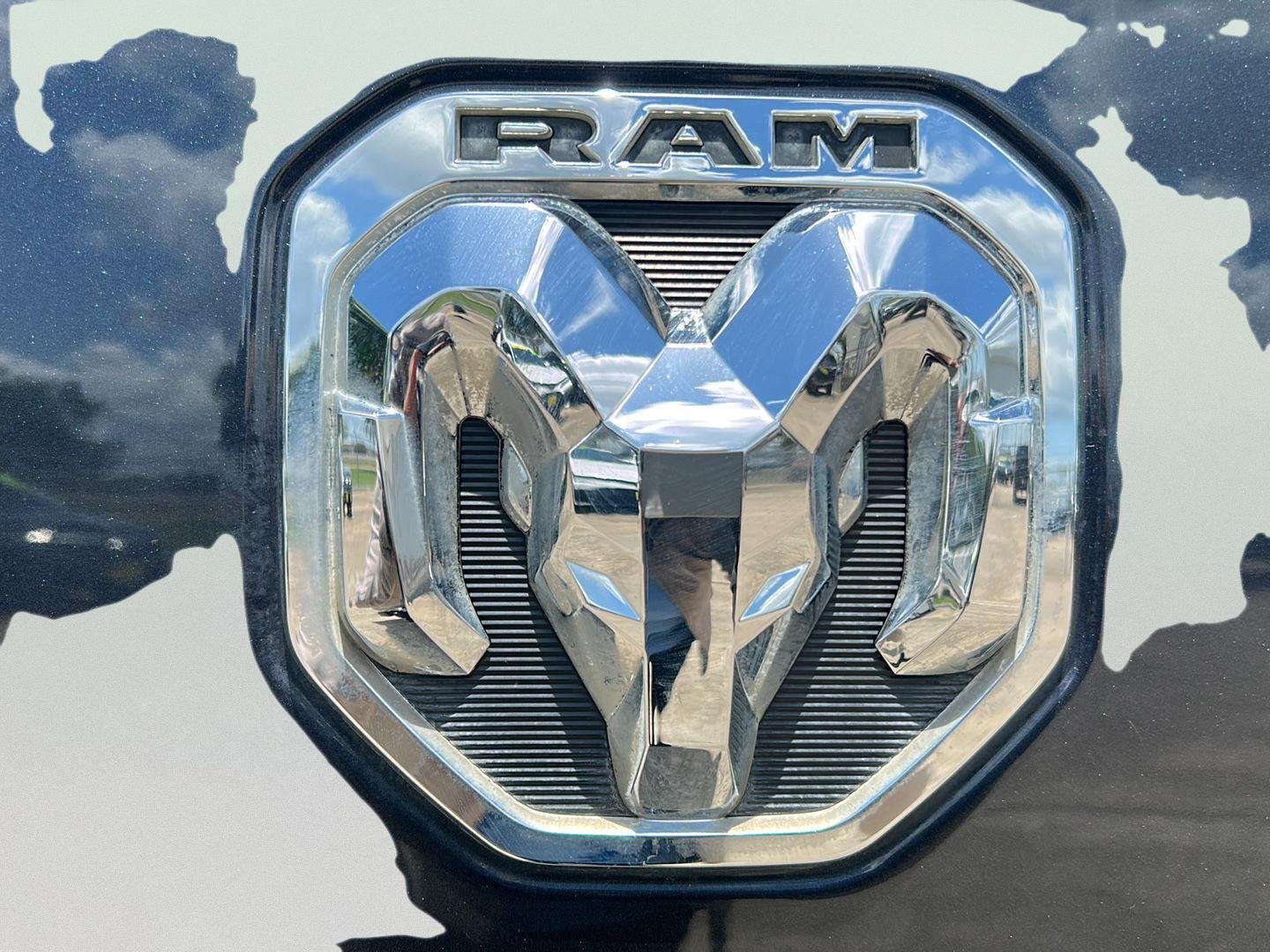 Used 2020 Diamond Black Crystal Pearlcoat Ram Laramie image 28