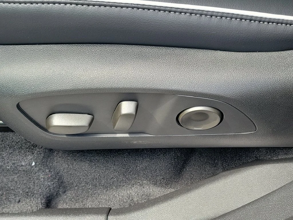 New 2026 Summit White Buick Preferred image 6