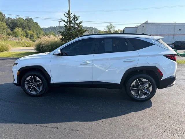 Used 2026 White Hyundai SEL image 10