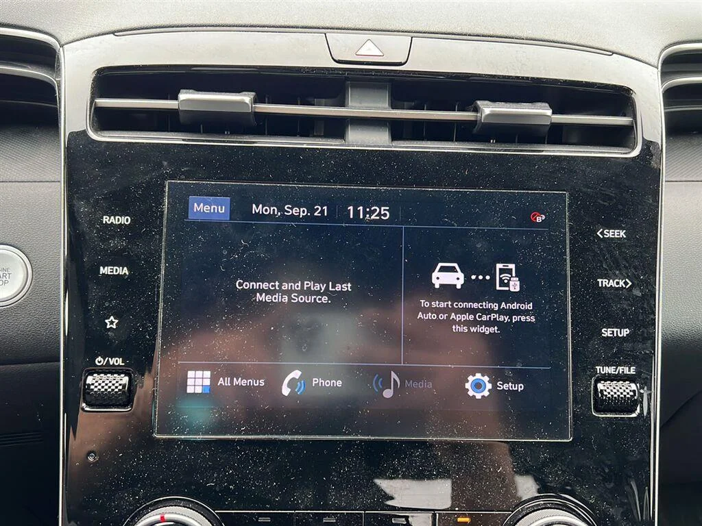 Used 2023 Hampton Gray Hyundai SEL image 3