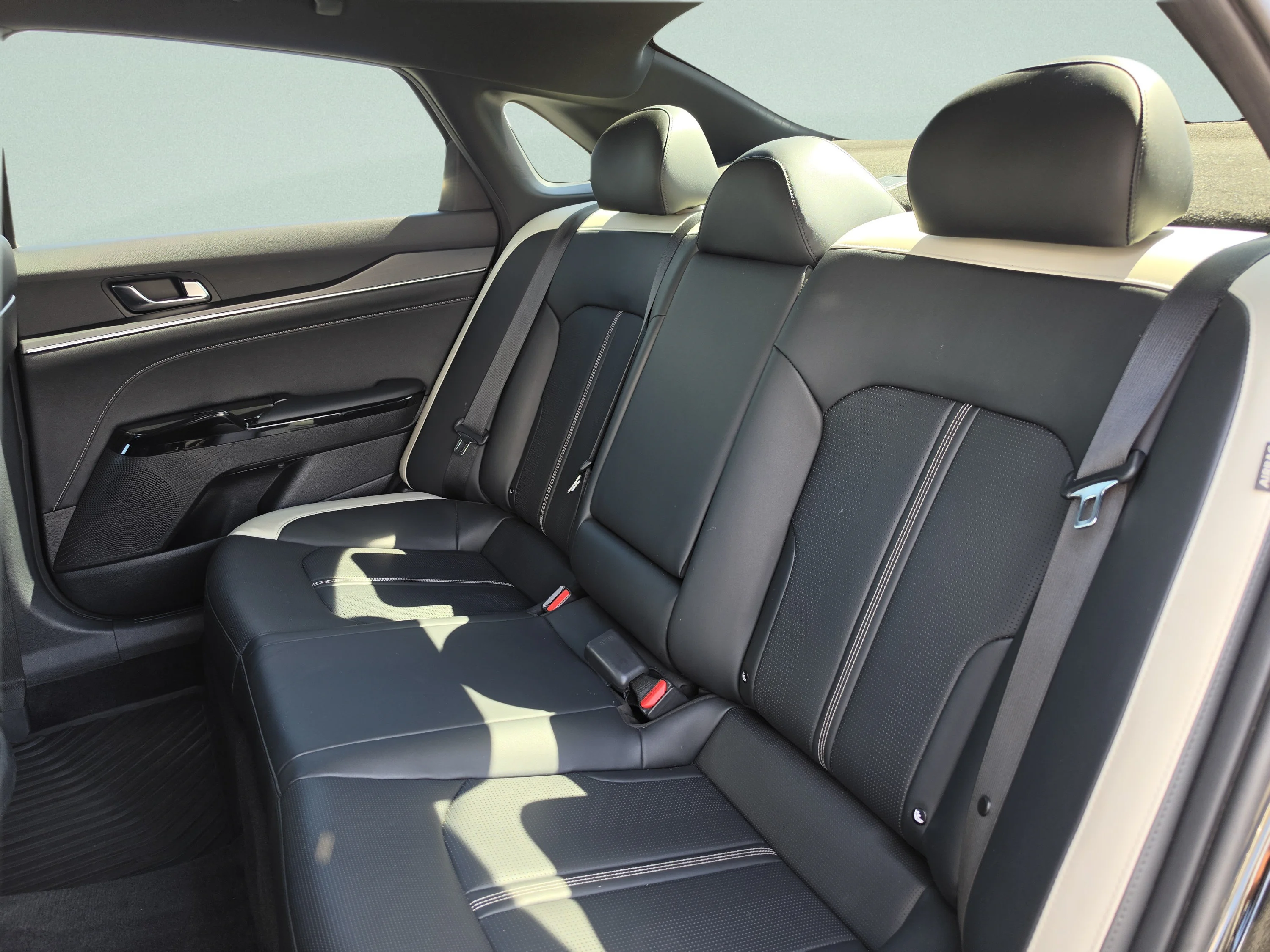 Used 2025 Aurora Black Pearl Kia GT-Line image 22