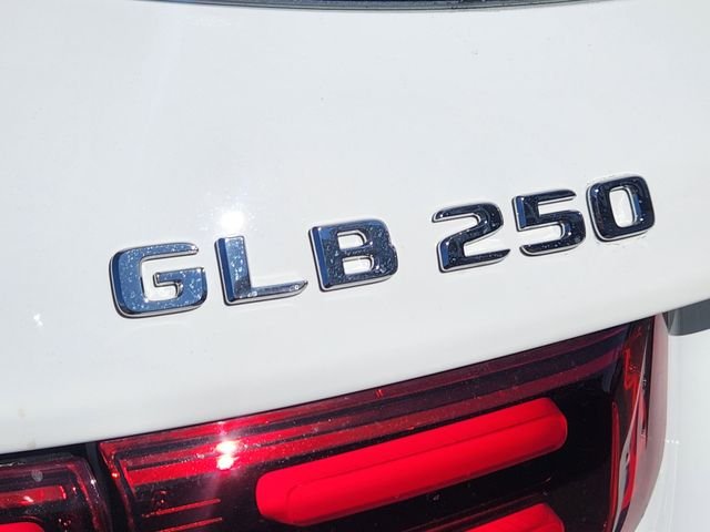 New 2026 Polar White Mercedes-Benz GLB 250 image 13
