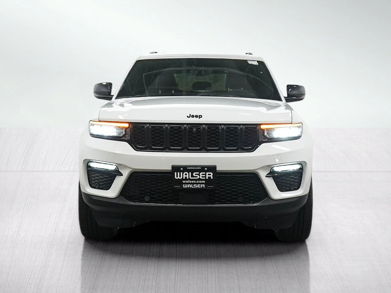 Used 2024 Bright White Clearcoat Jeep Limited image 8