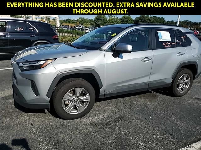 Used 2025 Silver Toyota XLE image 3