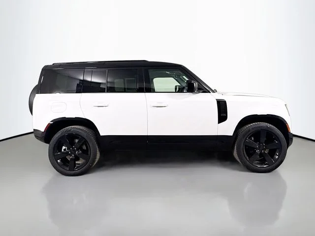 New 2026 Fuji White Land Rover X-Dynamic SE image 4