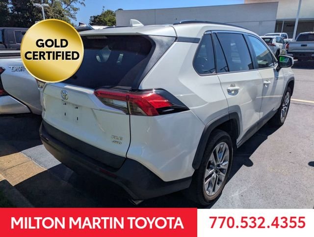 Used 2021 White Toyota XLE Premium image 3