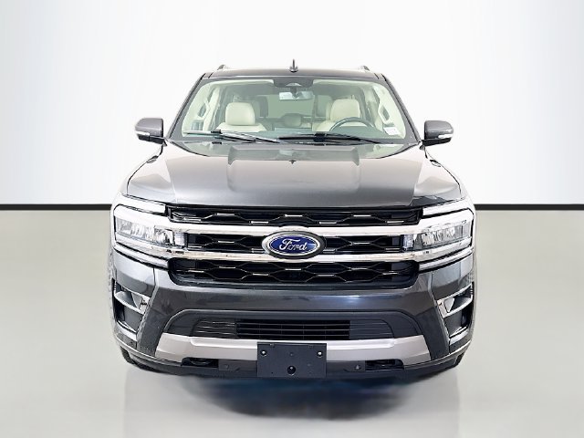 Used 2022  Ford Limited image 2