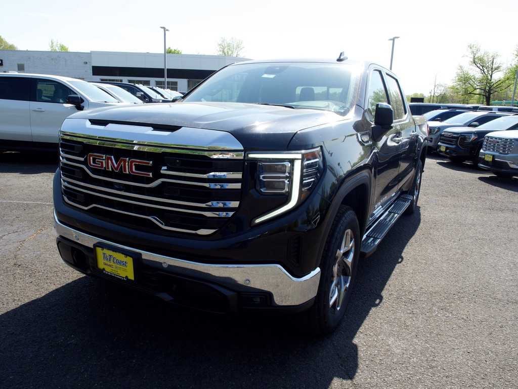 New 2026 Onyx Black GMC SLT image 1
