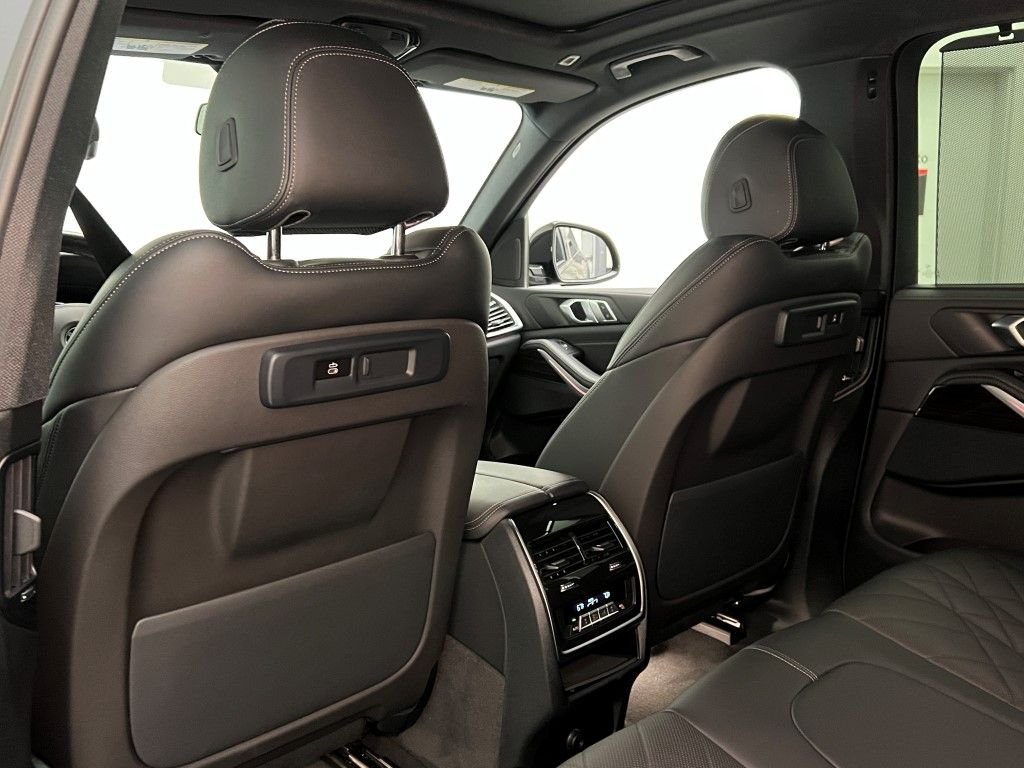 Used 2023 Carbon Black Metallic BMW xDrive40i image 23