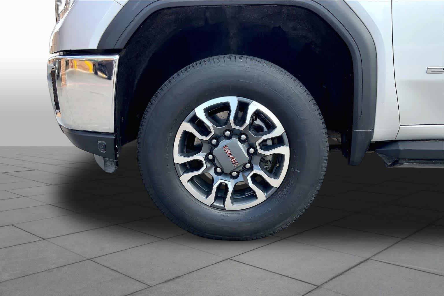 Used 2021 Quicksilver Metallic GMC SLT image 11