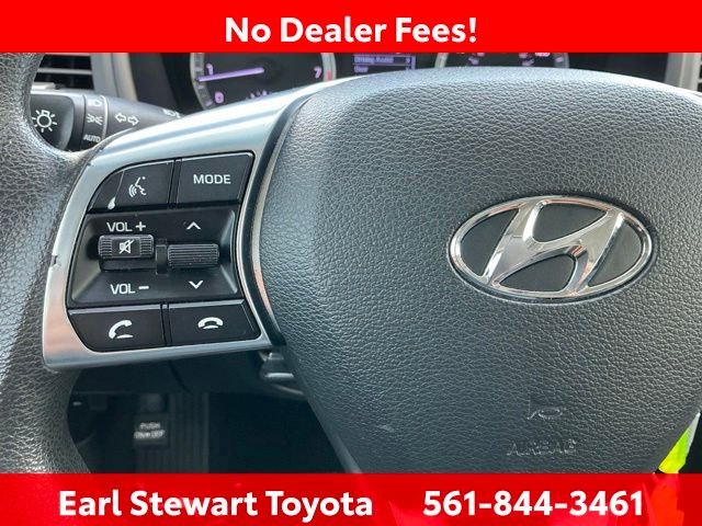Used 2018 White Hyundai SE image 37