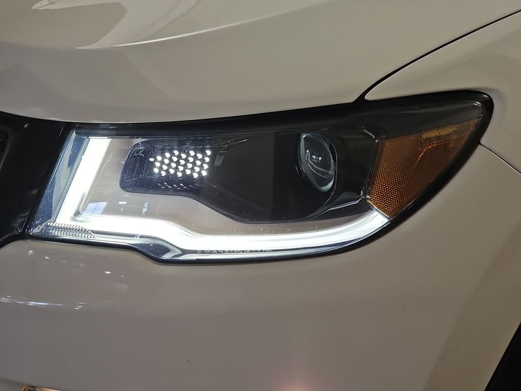 Used 2020 White Jeep High Altitude image 33