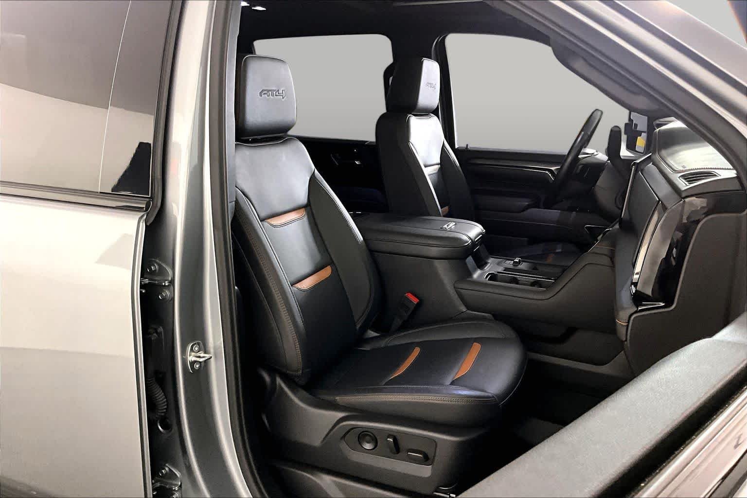 Used 2024 Sterling Metallic GMC AT4 image 9