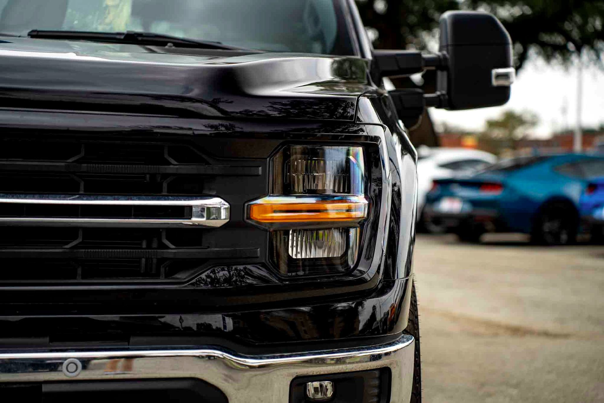 New 2025 Agate Black Metallic Ford XLT image 8