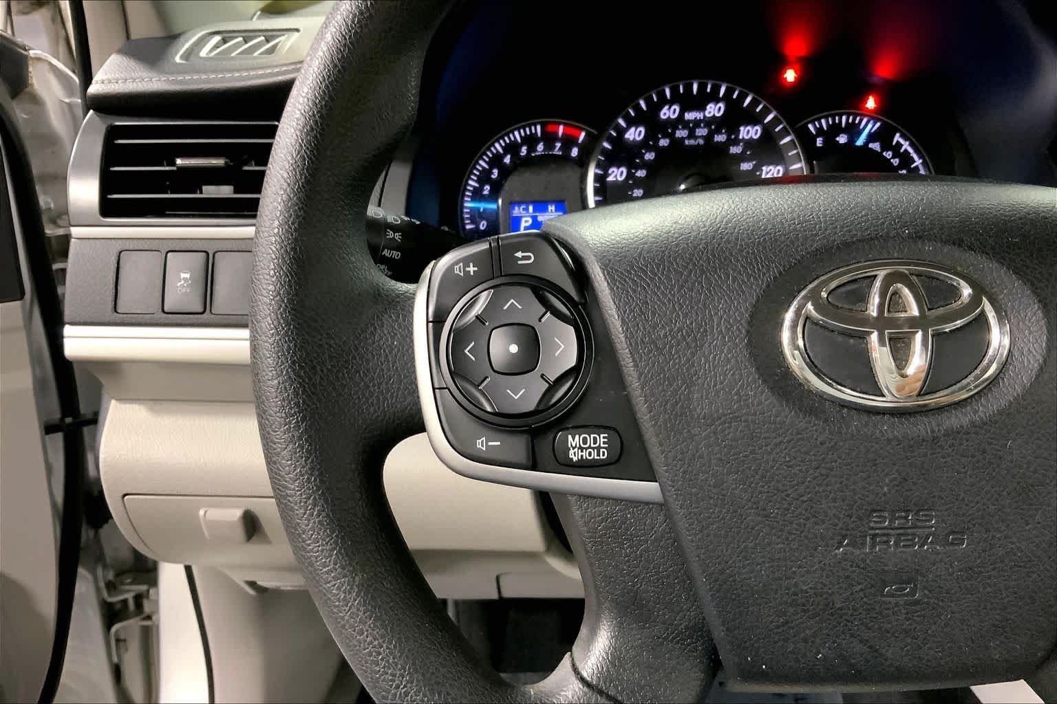 Used 2014 Classic Silver Metallic Toyota LE image 24