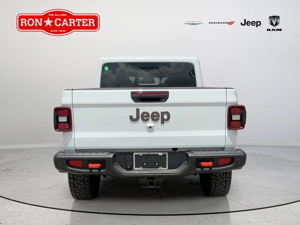 New 2026 Bright White Clear-Coat Exterior Paint Jeep Mojave X image 5