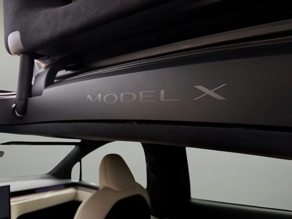 Used 2023 White Tesla Base image 22