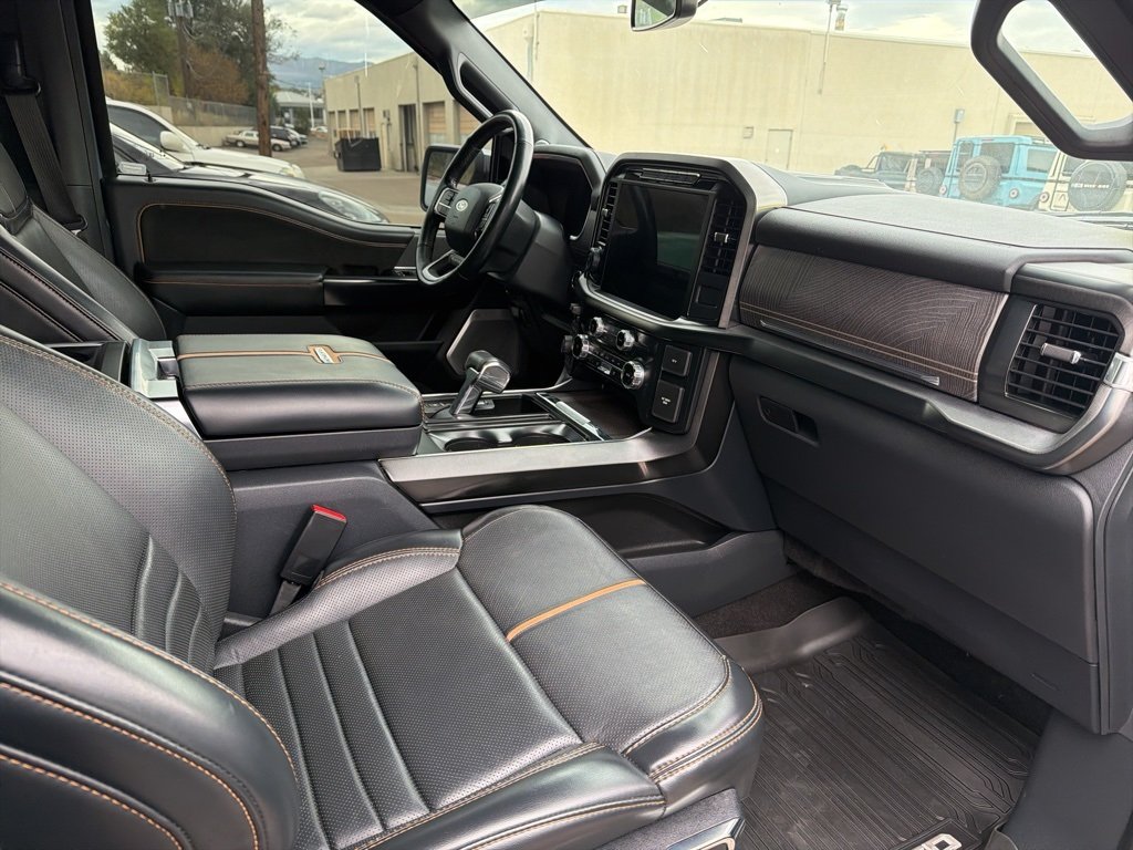 2023 Ford F-150 Platinum photo 4