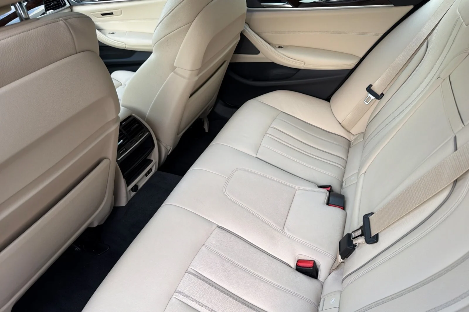 Used 2020 Black Sapphire Metallic BMW 540i image 11